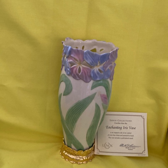 Lenox Art Lenox Iris Vase With Goldplated Stand Limited Edition